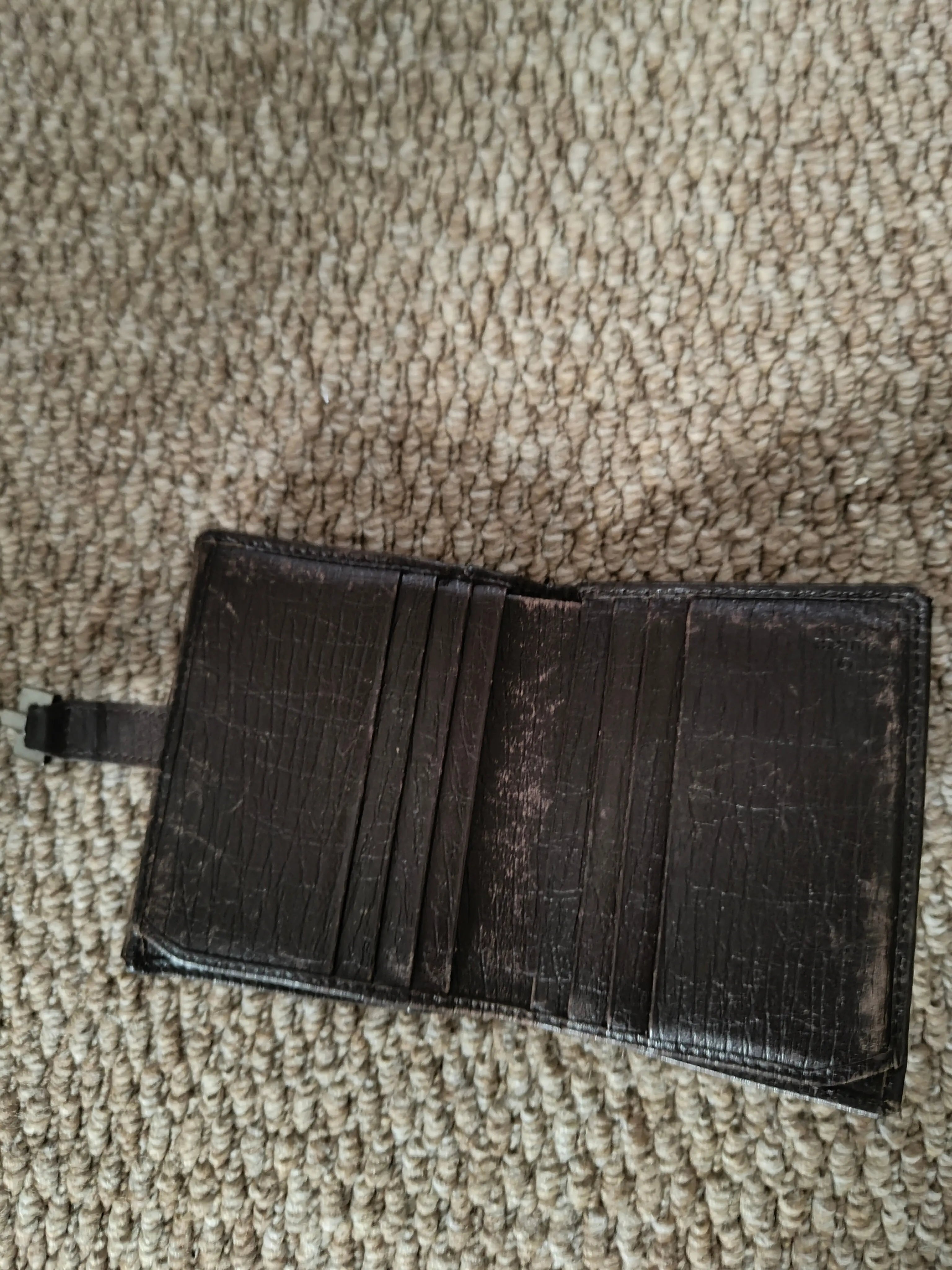 Gucci Vintage GG Monogram Metal Clasp Wallet Garmentsplace